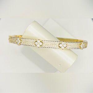 Elegant Gold Bracelet